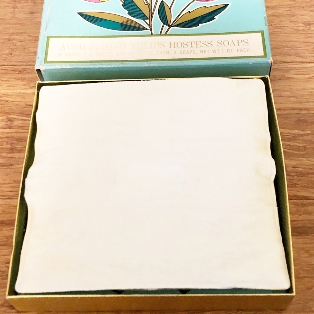 New in Box Vintage Avon Spring Hostess Soaps white and pink tulips. 6 soaps. - Picture 12 of 13